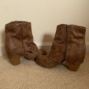 Selling not rated very cute and stylish brown boots